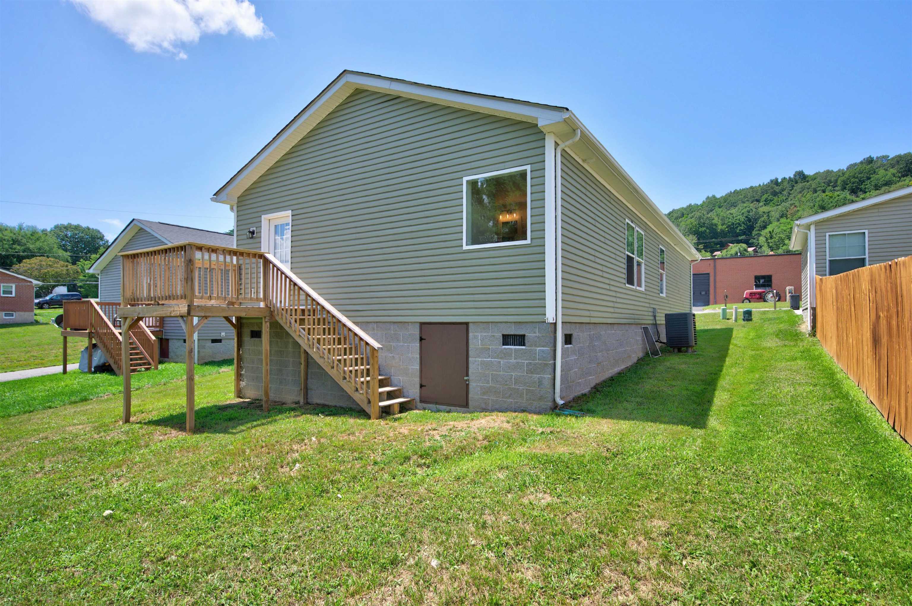 1395 Ridge Street W Wytheville VA 24382