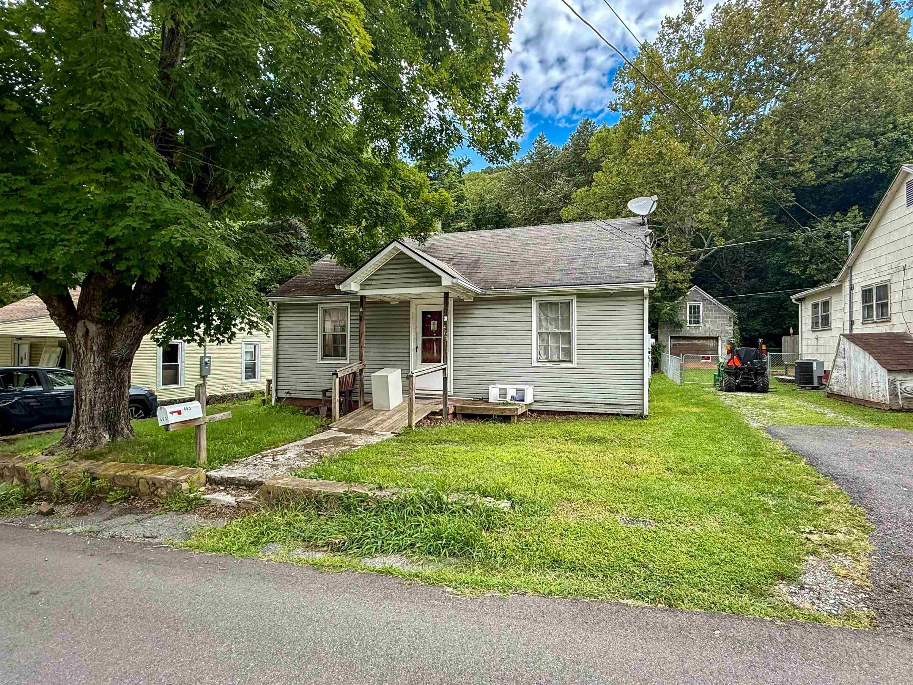 463 Poplar Street Narrows VA 24124