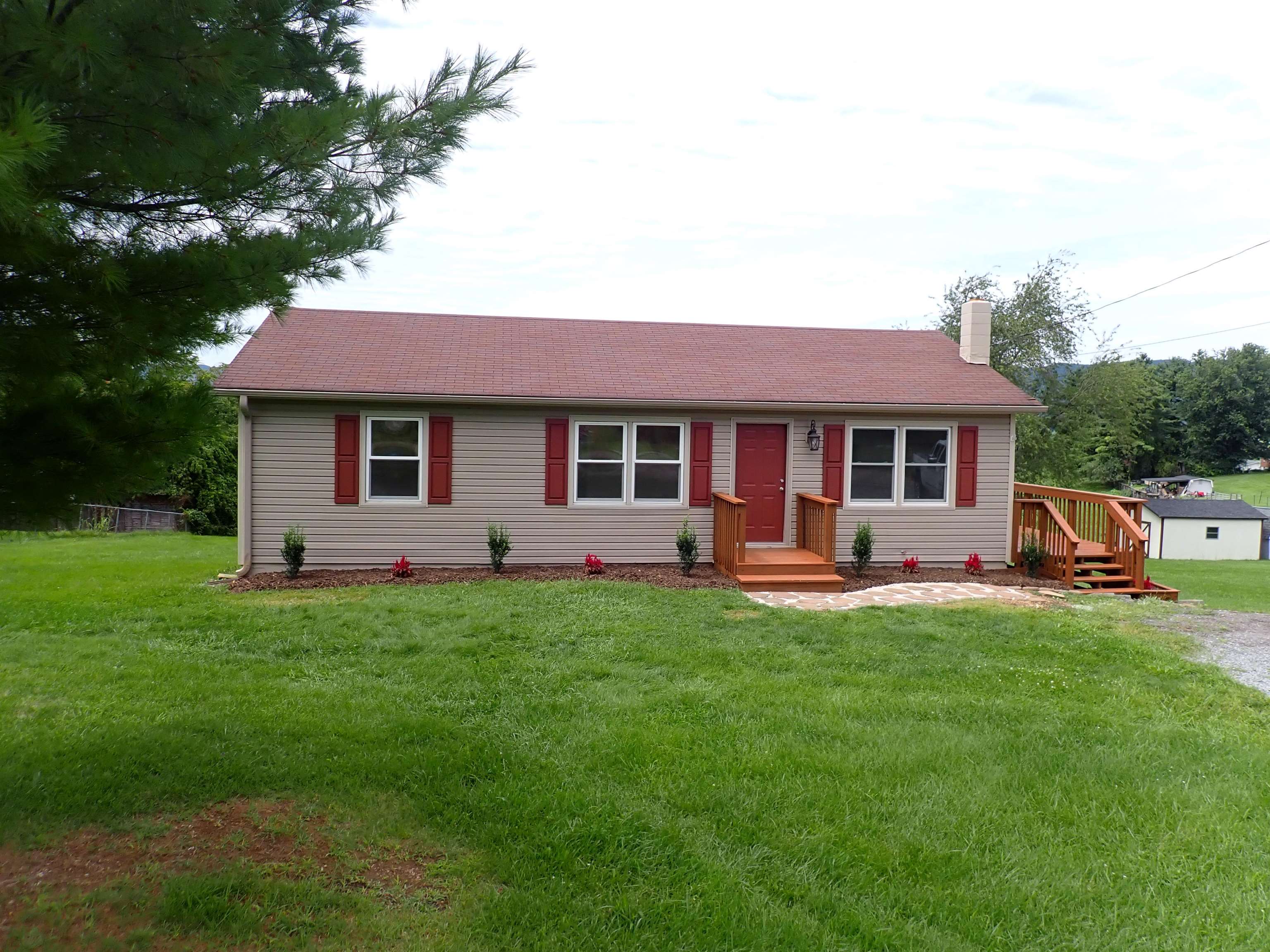 5909 Alum Spring Road Pulaski VA 24301