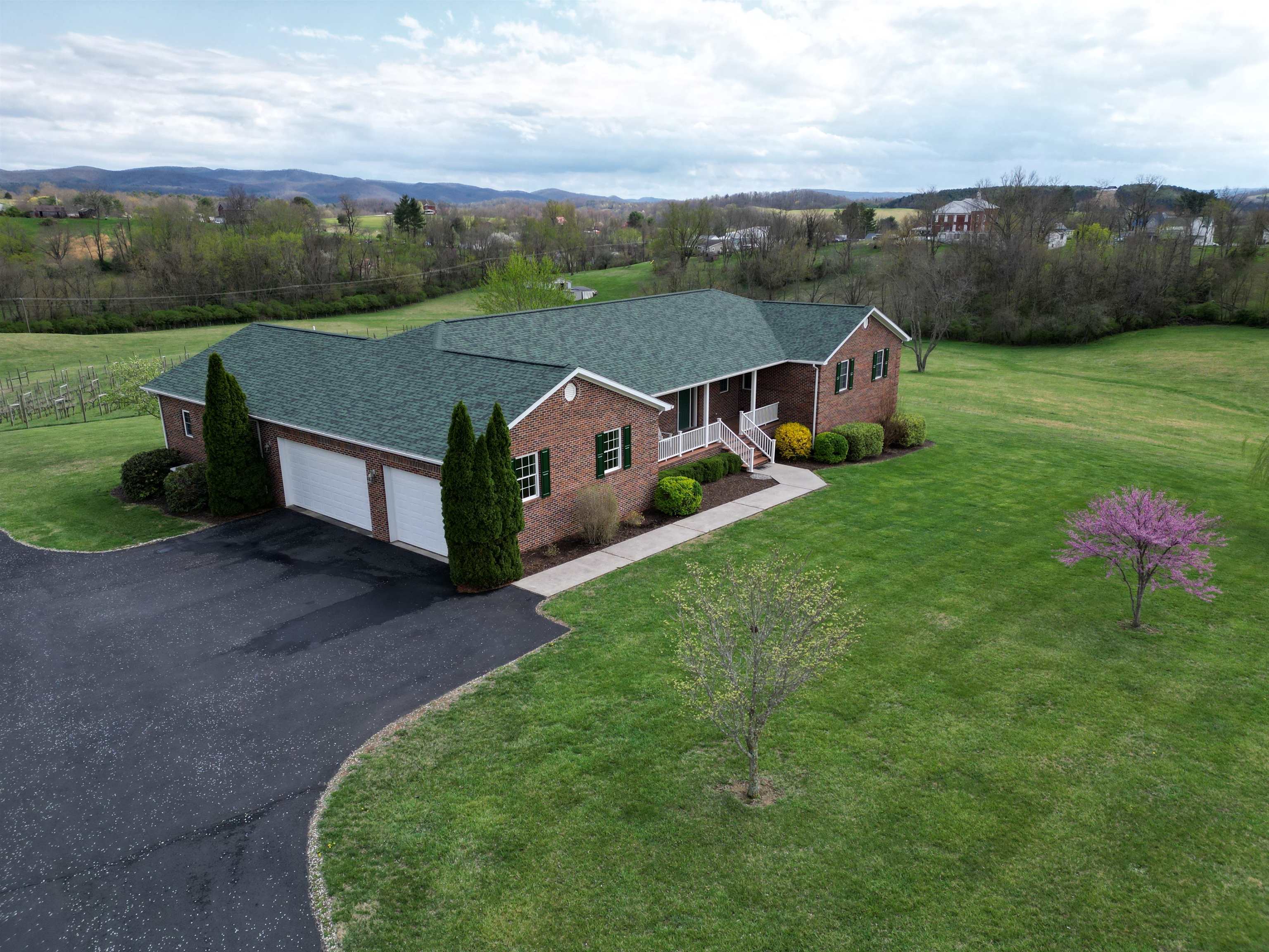 2664 Old Route 100 Road Draper VA 24324