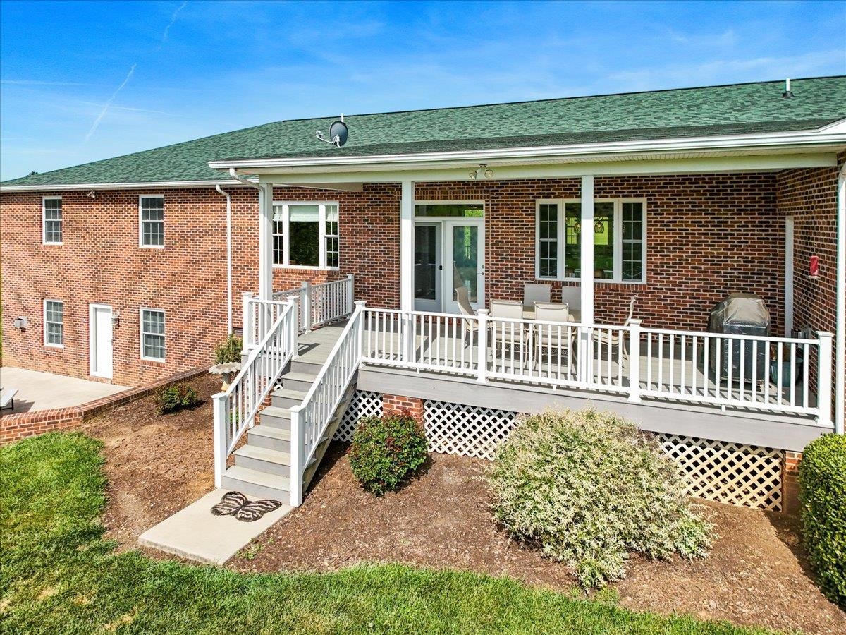 2664 Old Route 100 Road Draper VA 24324