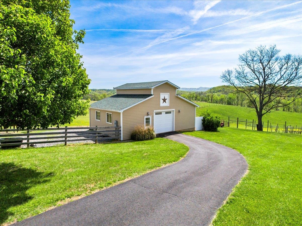 2664 Old Route 100 Road Draper VA 24324