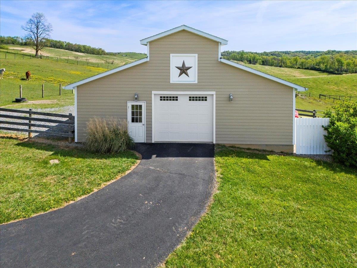 2664 Old Route 100 Road Draper VA 24324