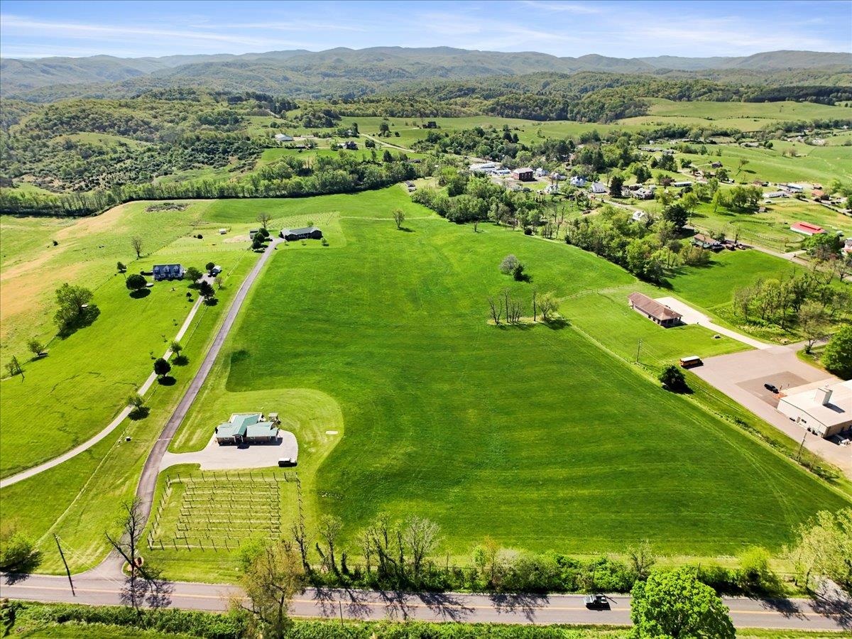 2664 Old Route 100 Road Draper VA 24324