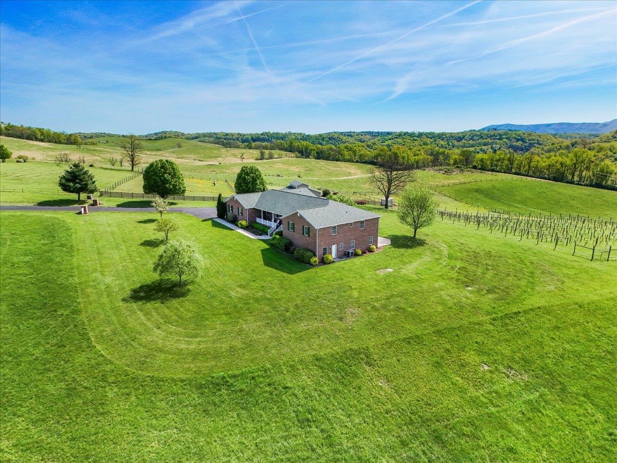 2664 Old Route 100 Road Draper VA 24324