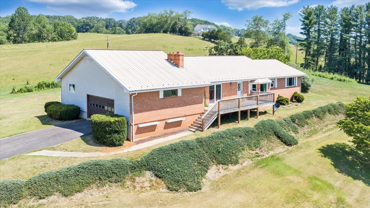2162 Reed Creek Drive Draper VA 24324