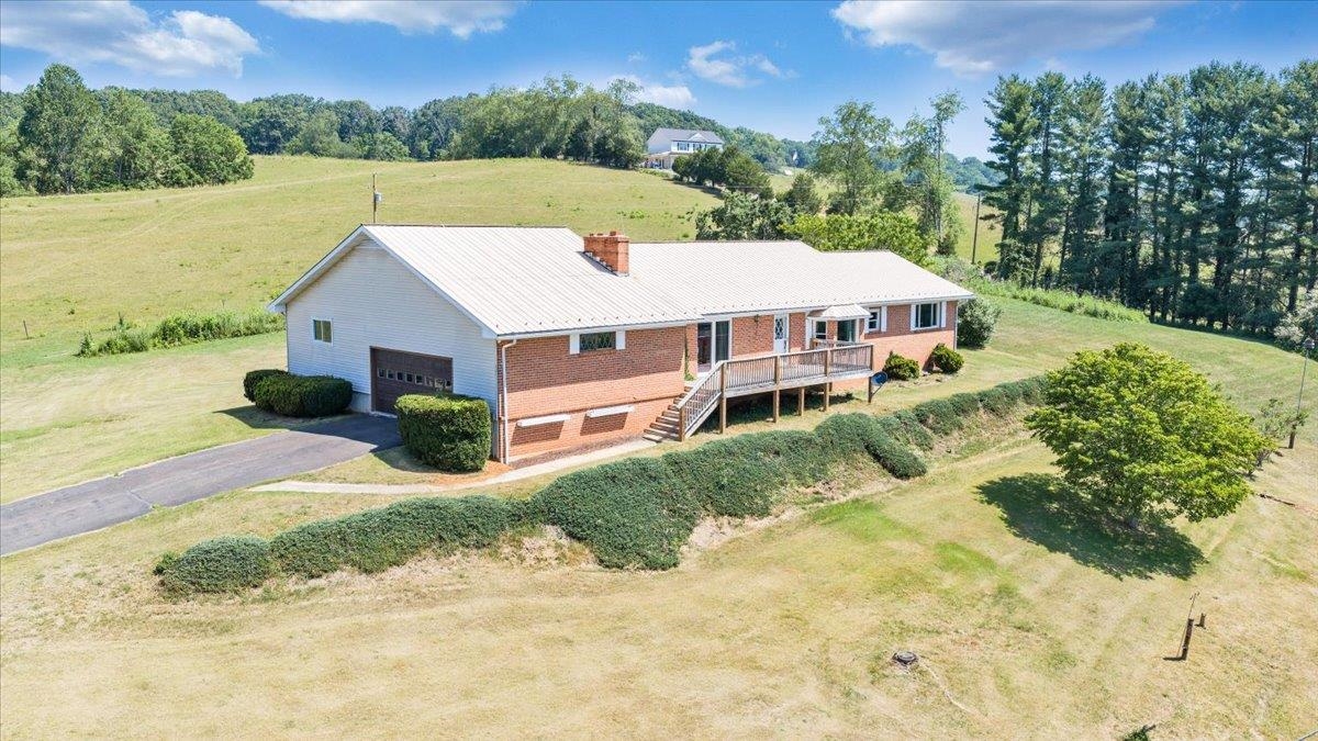 2162 Reed Creek Drive Draper VA 24324