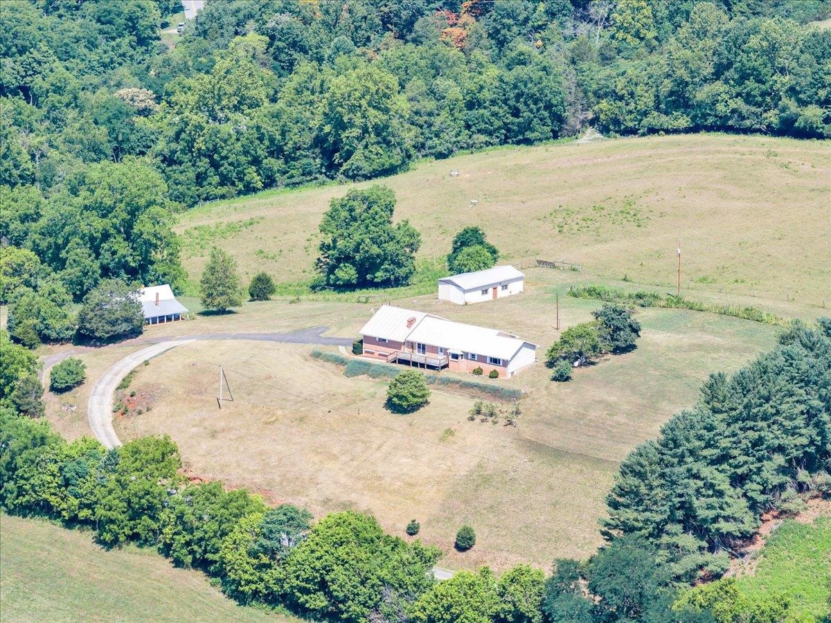 2162 Reed Creek Drive Draper VA 24324