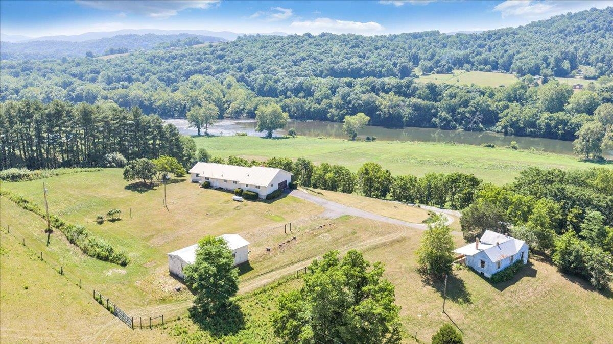 2162 Reed Creek Drive Draper VA 24324