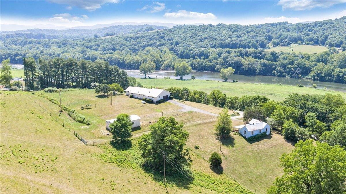 2162 Reed Creek Drive Draper VA 24324