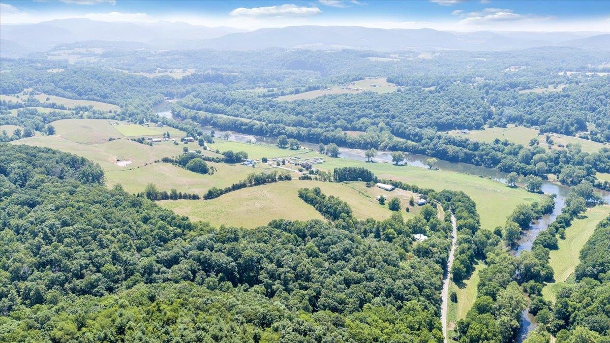 2162 Reed Creek Drive Draper VA 24324