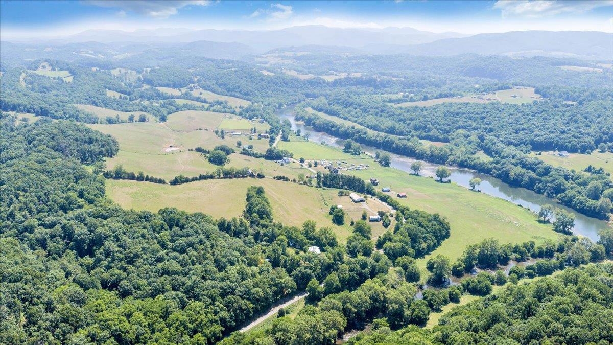 2162 Reed Creek Drive Draper VA 24324
