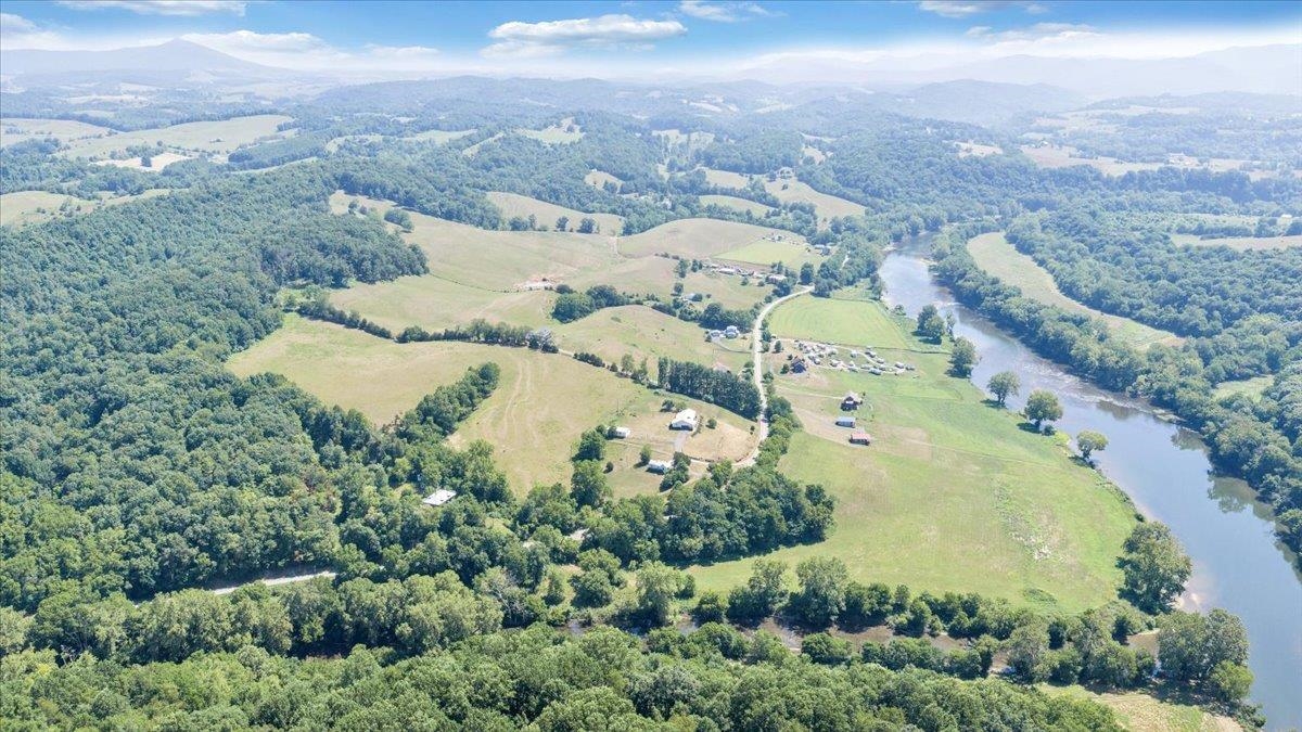 2162 Reed Creek Drive Draper VA 24324