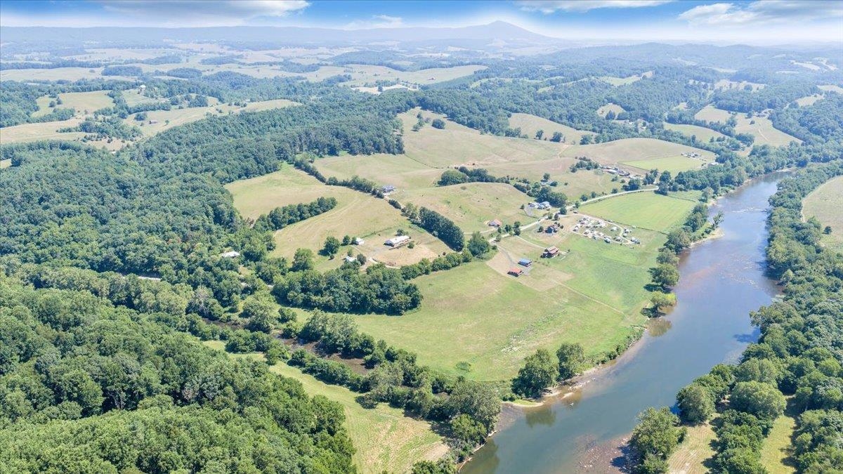 2162 Reed Creek Drive Draper VA 24324