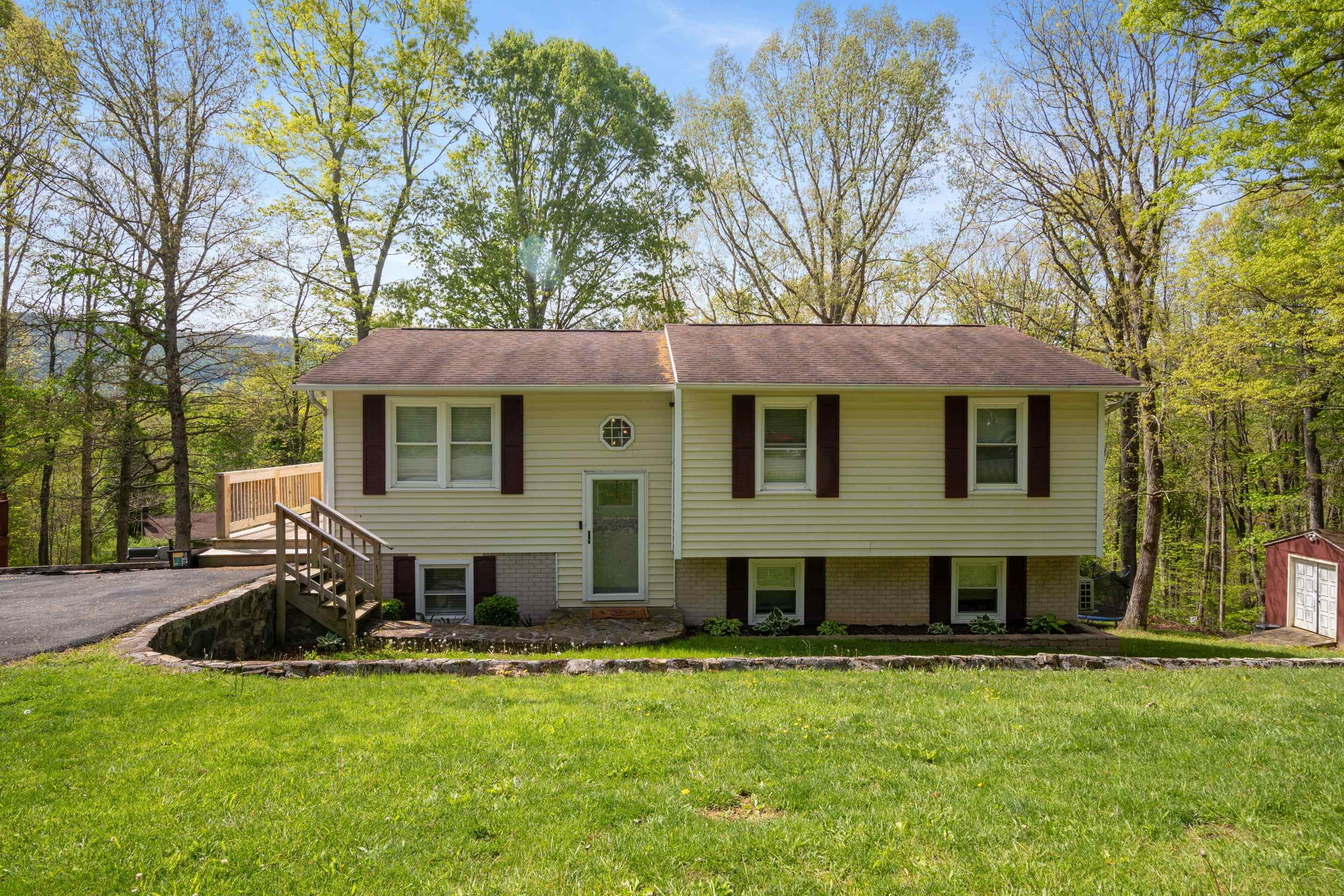 156 Ridgecrest Street Bluefield VA 24605