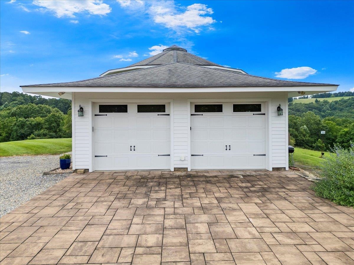 290 Moye Road Staffordsville VA 24167