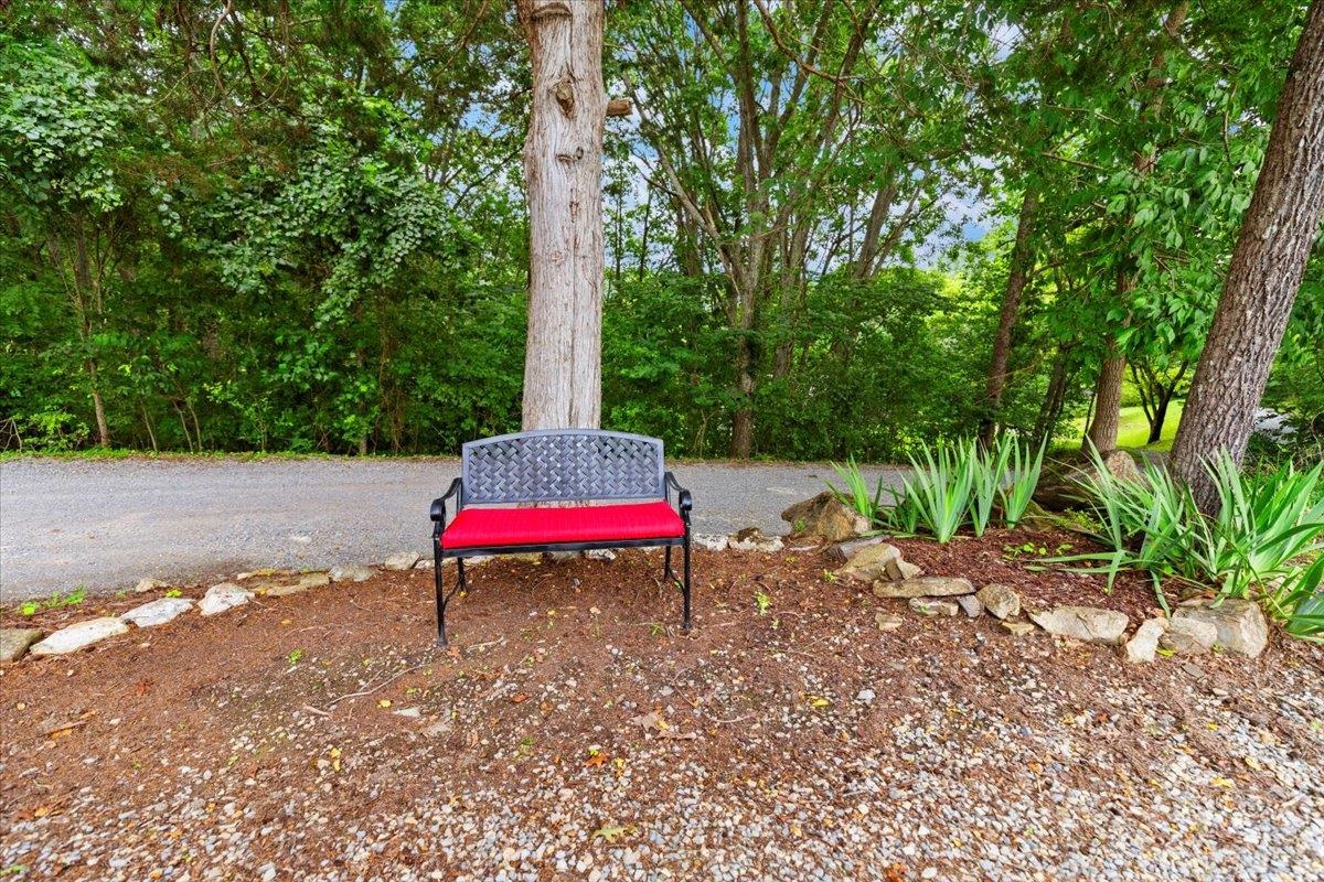290 Moye Road Staffordsville VA 24167