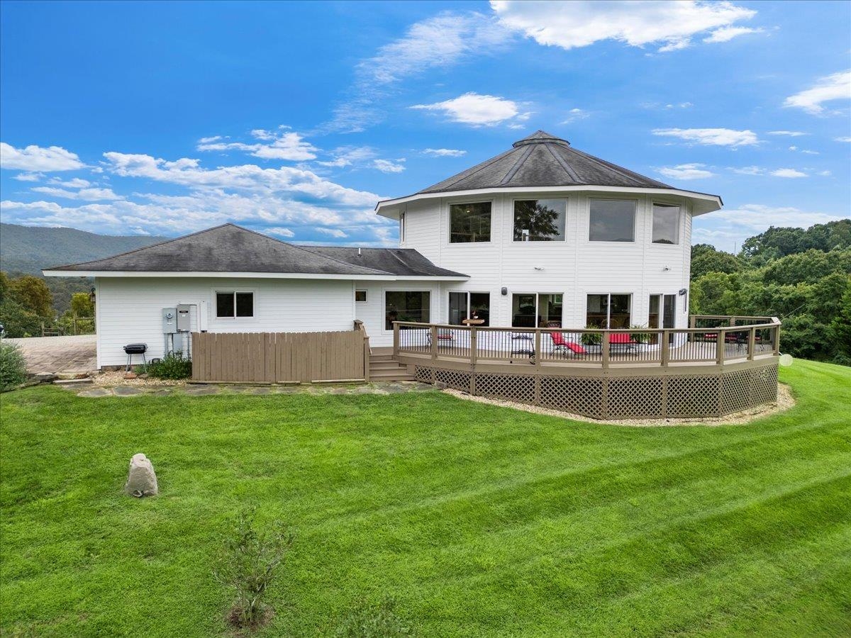290 Moye Road Staffordsville VA 24167