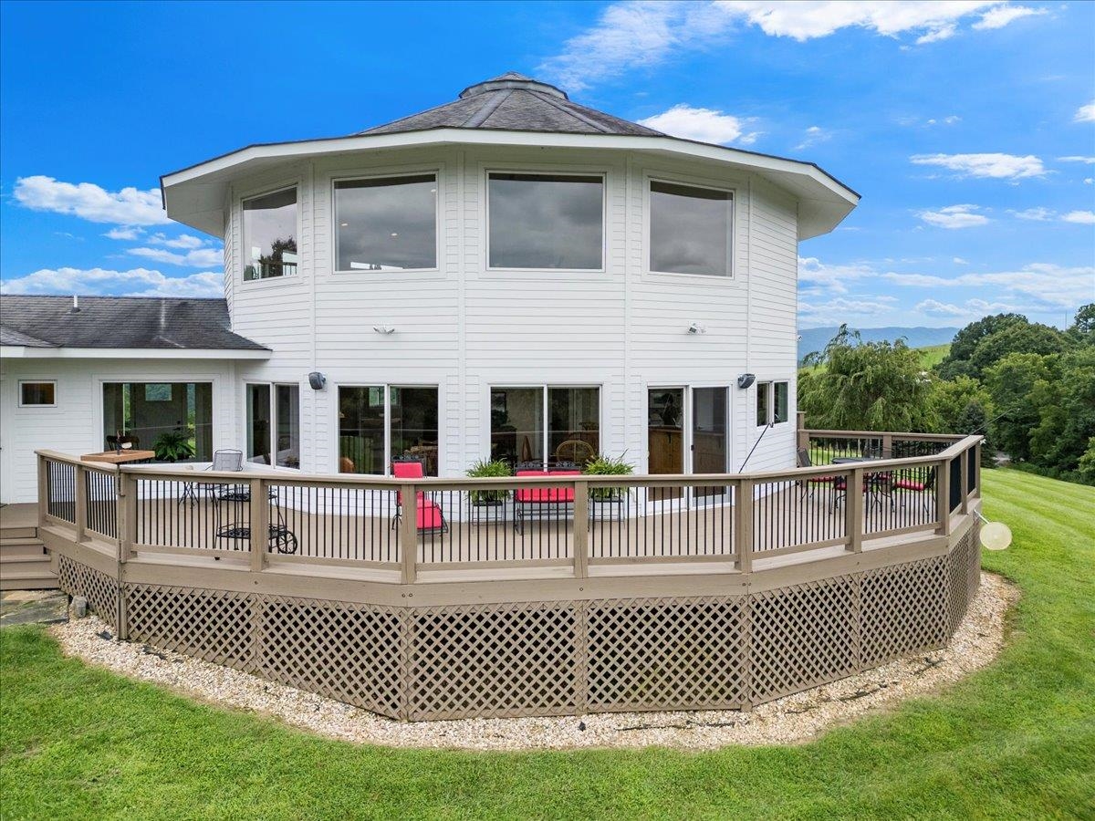 290 Moye Road Staffordsville VA 24167