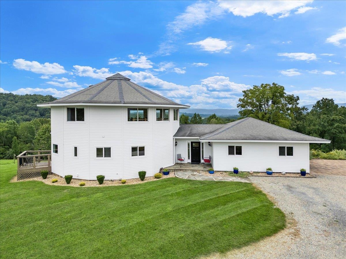 290 Moye Road Staffordsville VA 24167