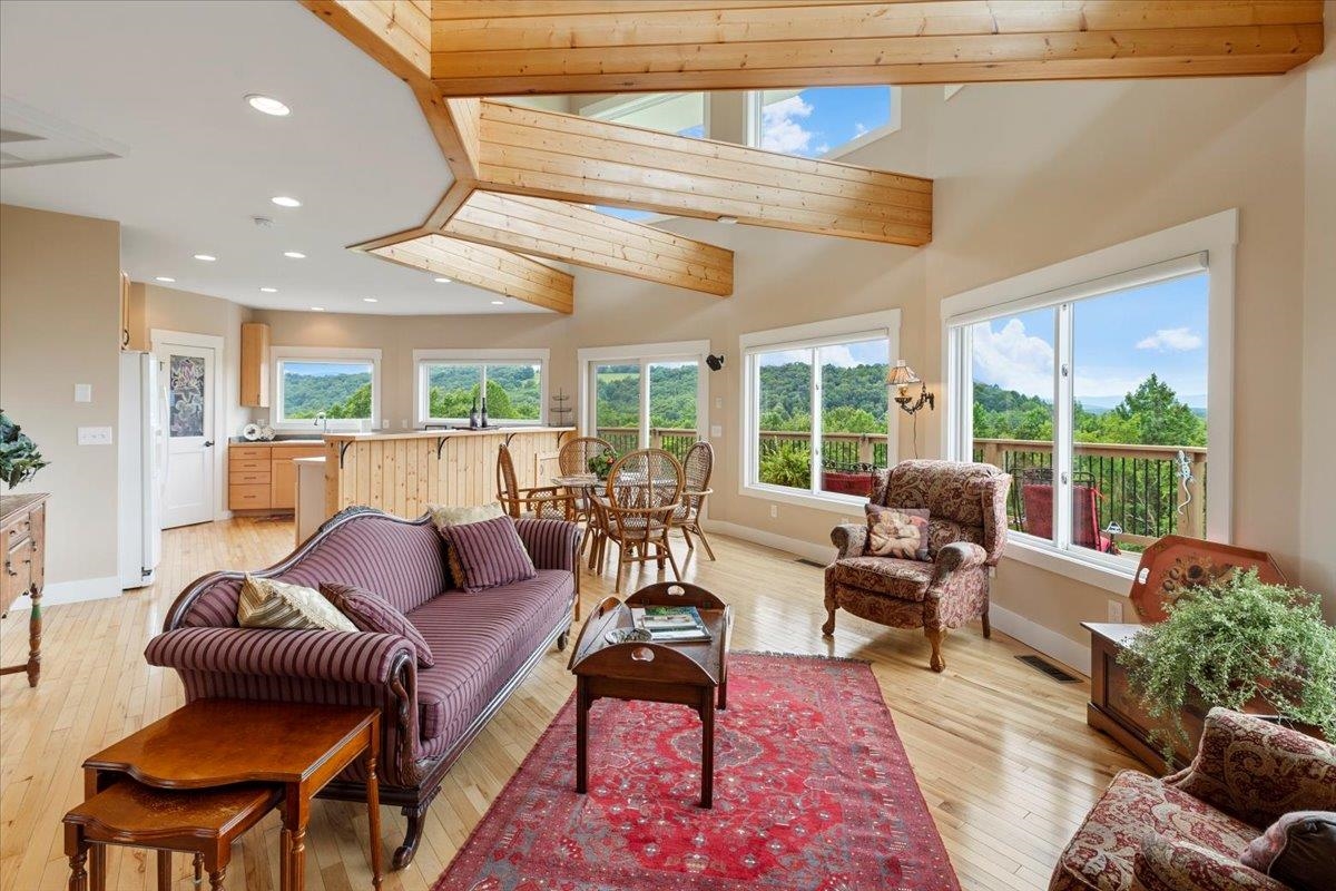 290 Moye Road Staffordsville VA 24167