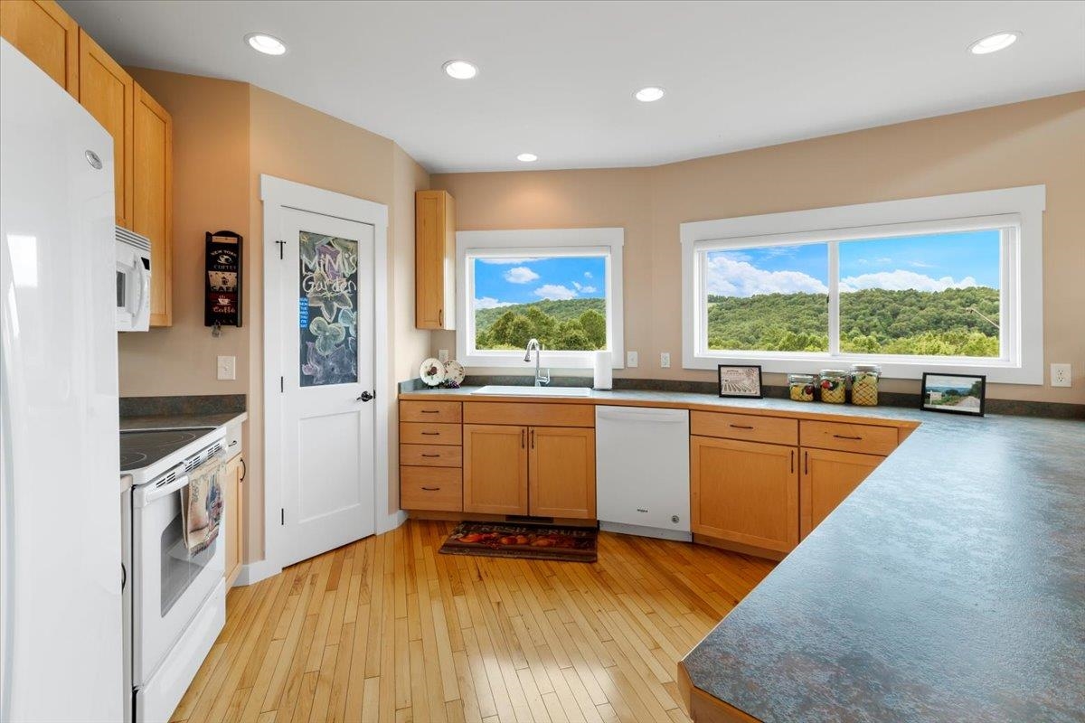 290 Moye Road Staffordsville VA 24167