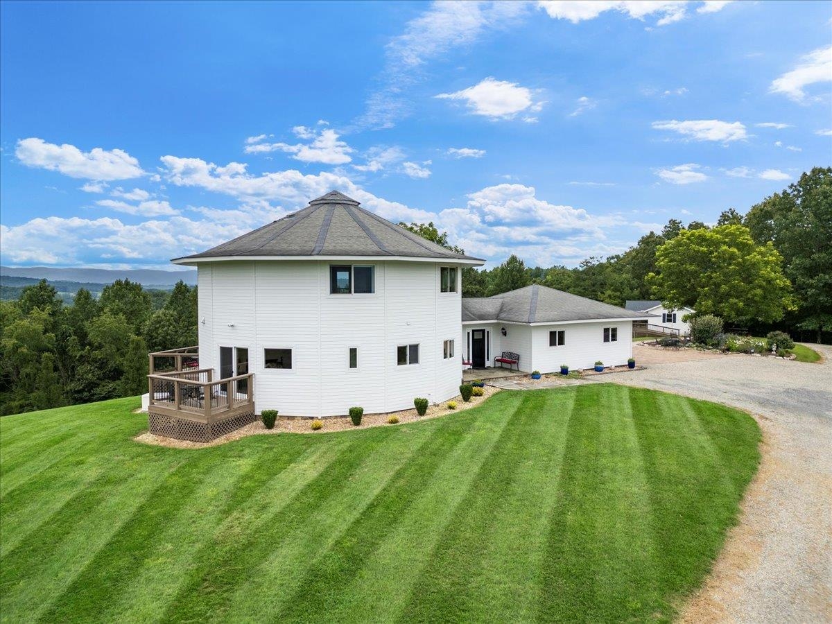 290 Moye Road Staffordsville VA 24167