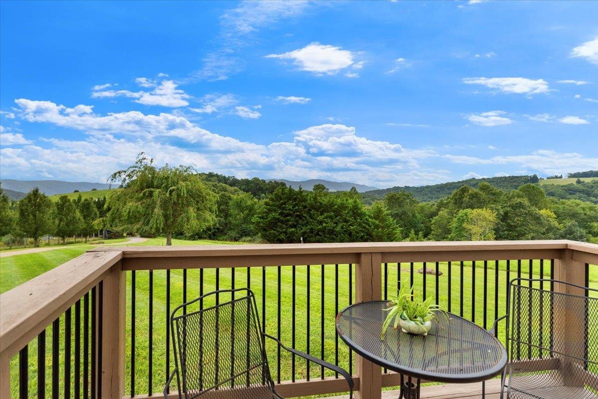 290 Moye Road Staffordsville VA 24167