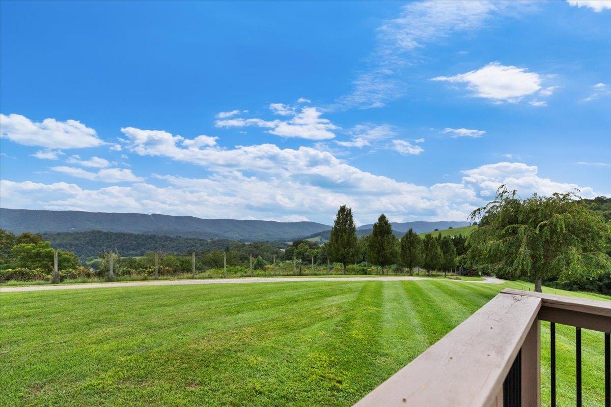 290 Moye Road Staffordsville VA 24167