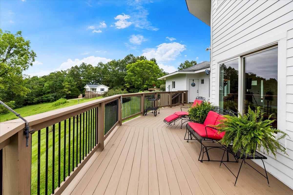 290 Moye Road Staffordsville VA 24167