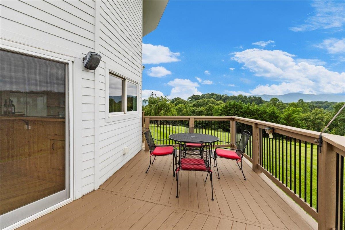 290 Moye Road Staffordsville VA 24167