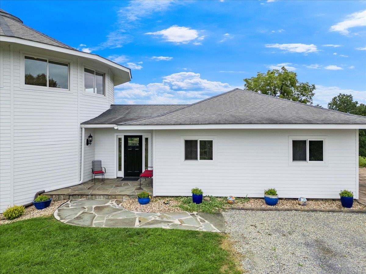 290 Moye Road Staffordsville VA 24167