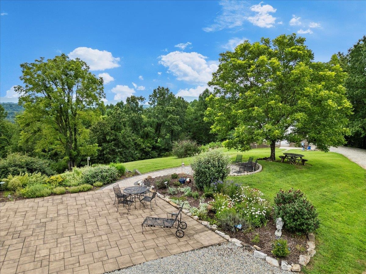 290 Moye Road Staffordsville VA 24167
