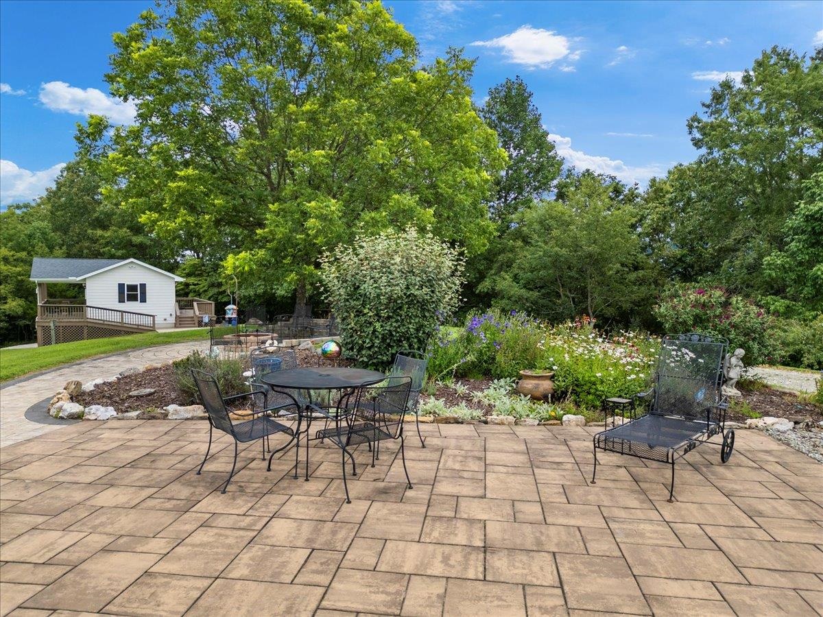290 Moye Road Staffordsville VA 24167