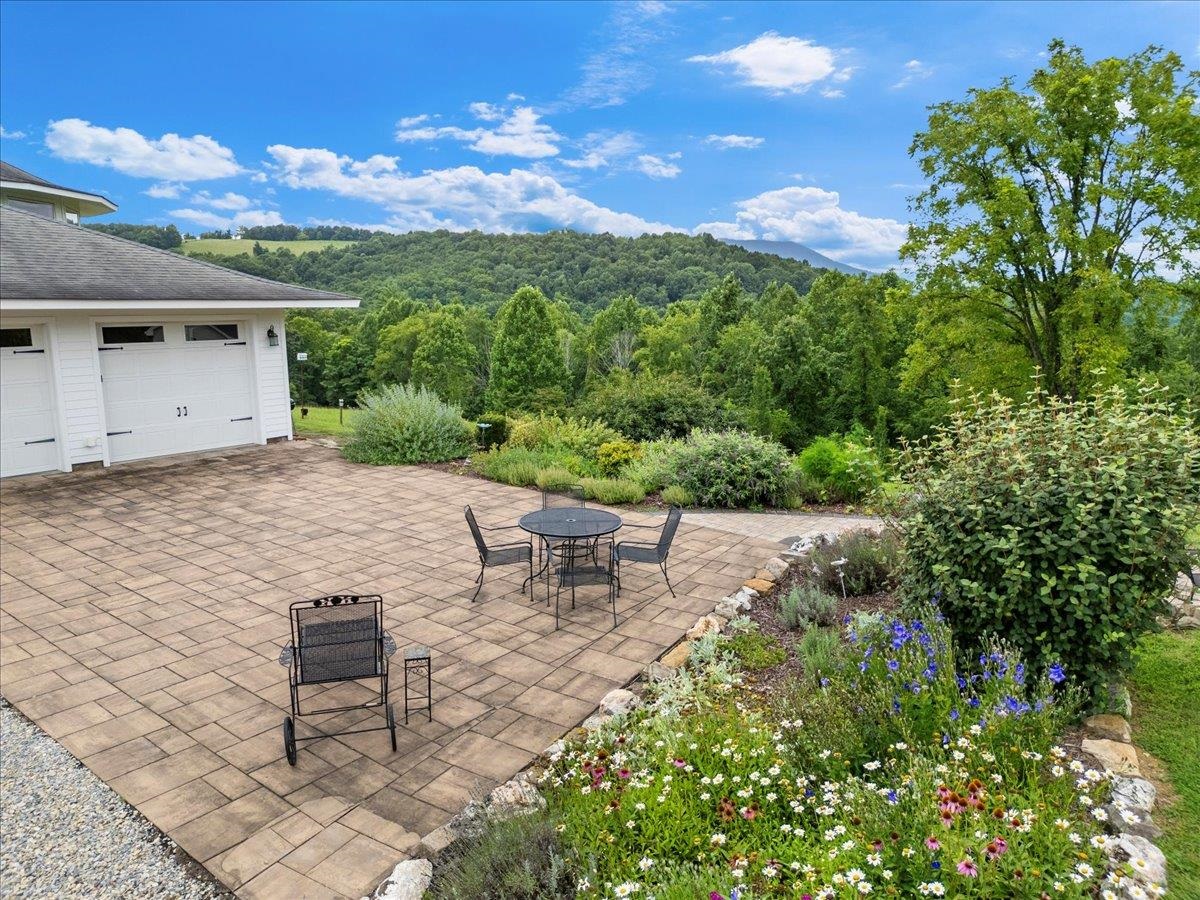 290 Moye Road Staffordsville VA 24167