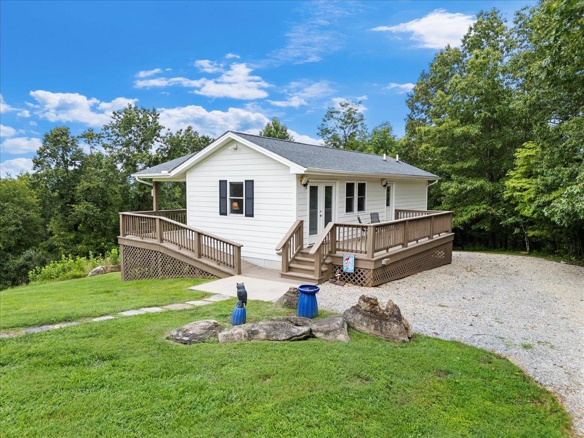 290 Moye Road Staffordsville VA 24167