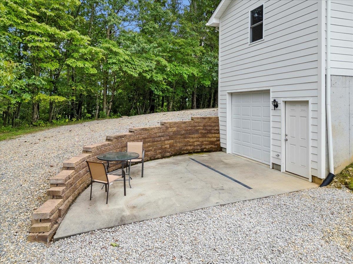 290 Moye Road Staffordsville VA 24167