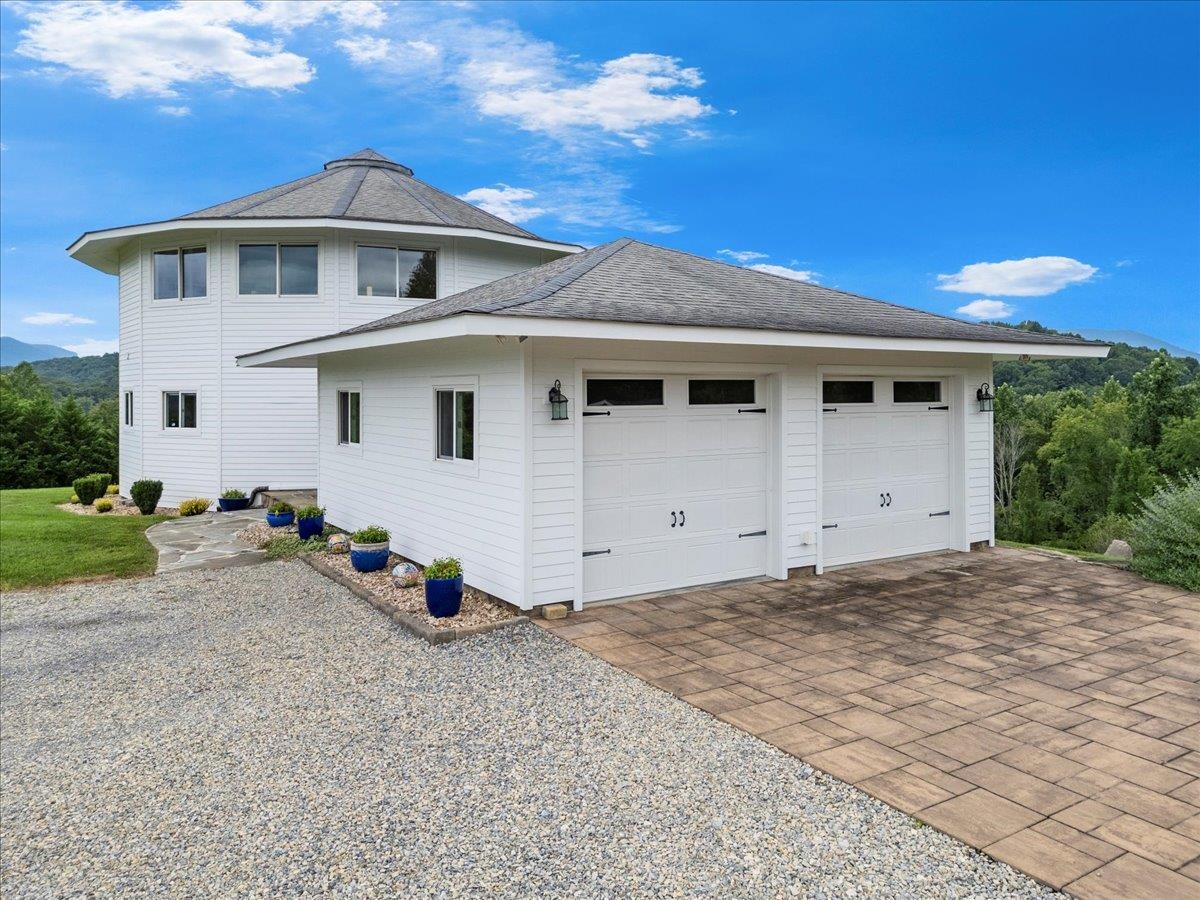 290 Moye Road Staffordsville VA 24167
