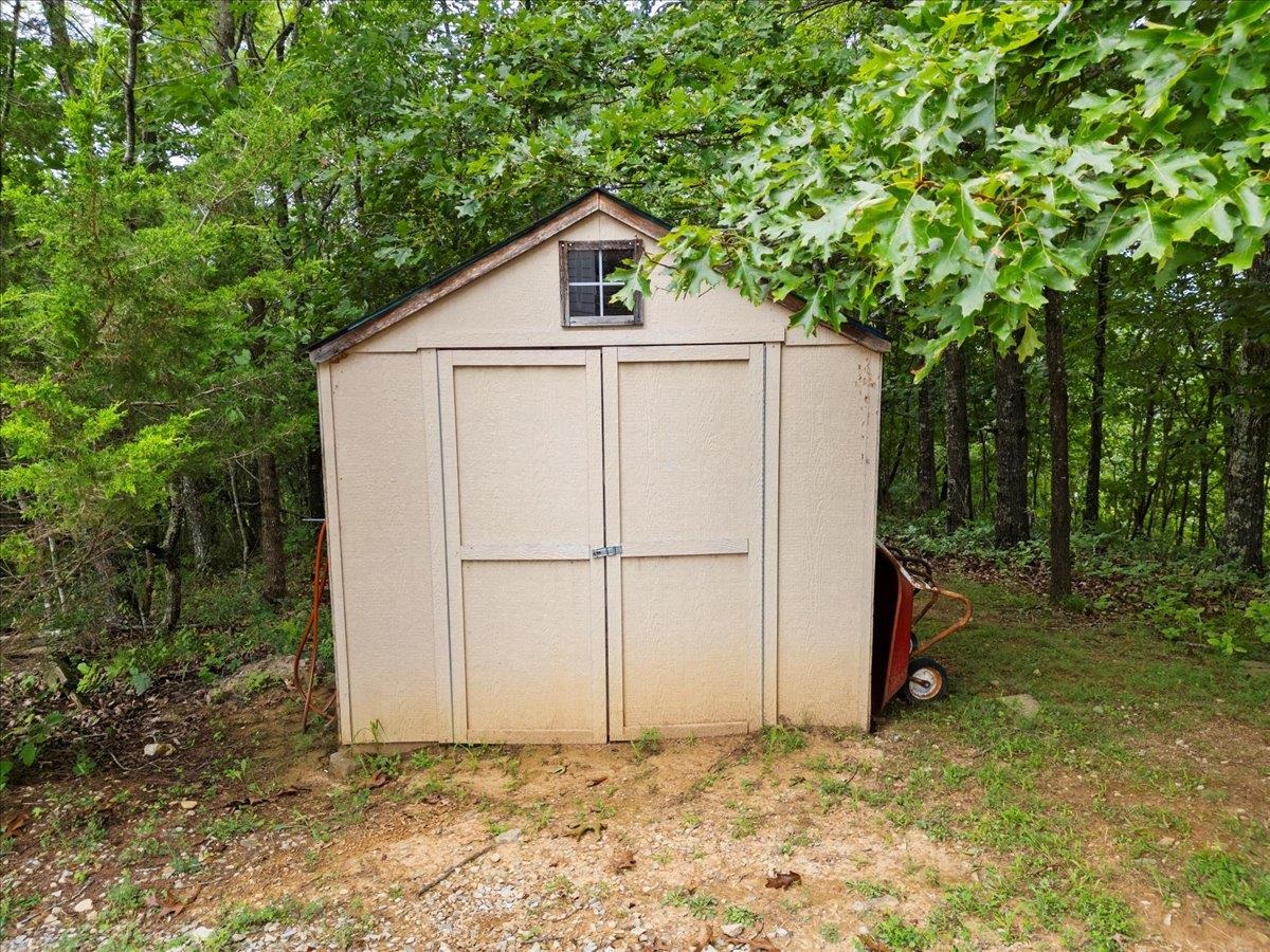 290 Moye Road Staffordsville VA 24167