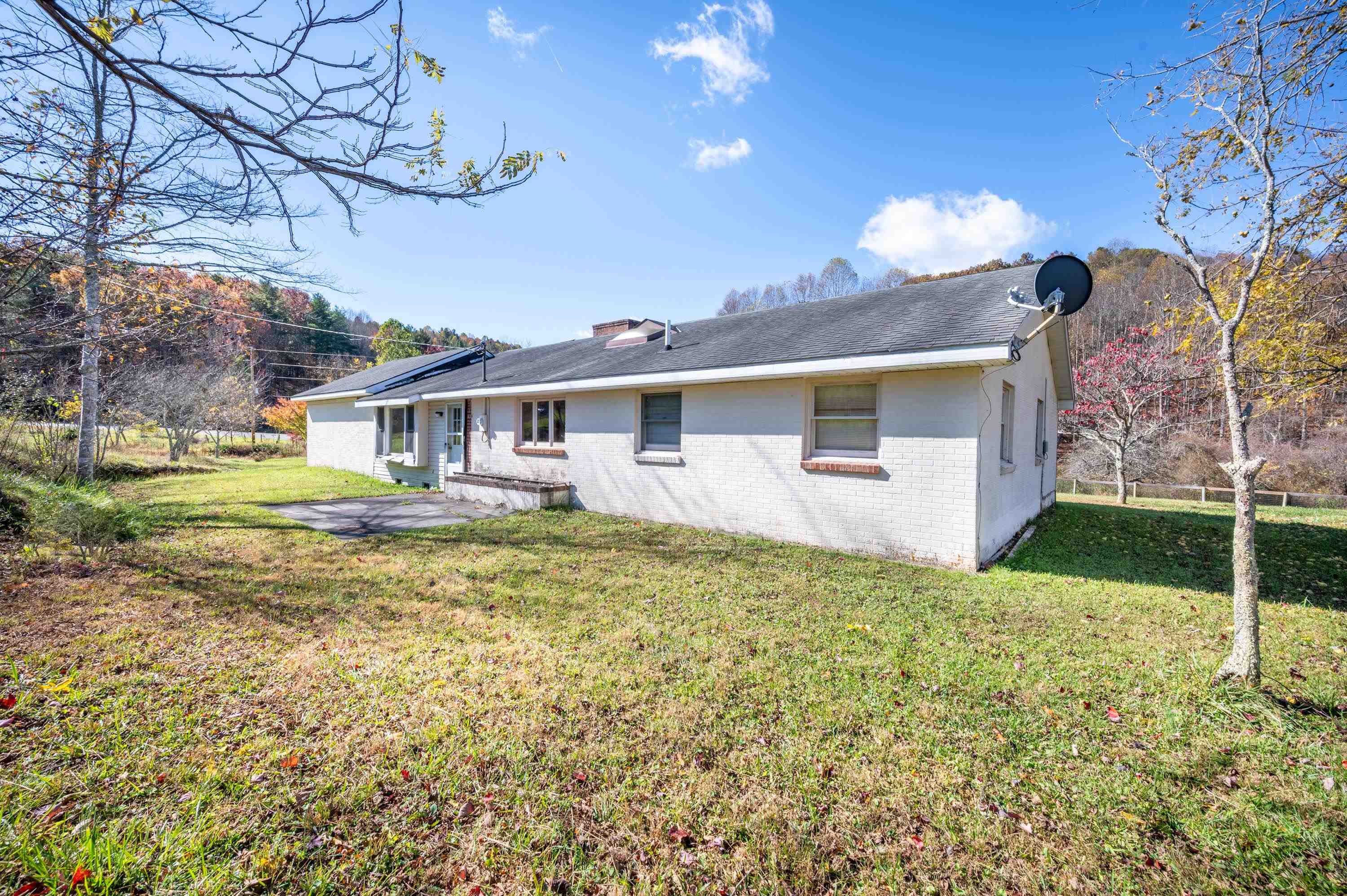 1237 Duncans Chapel Road Willis VA 24380