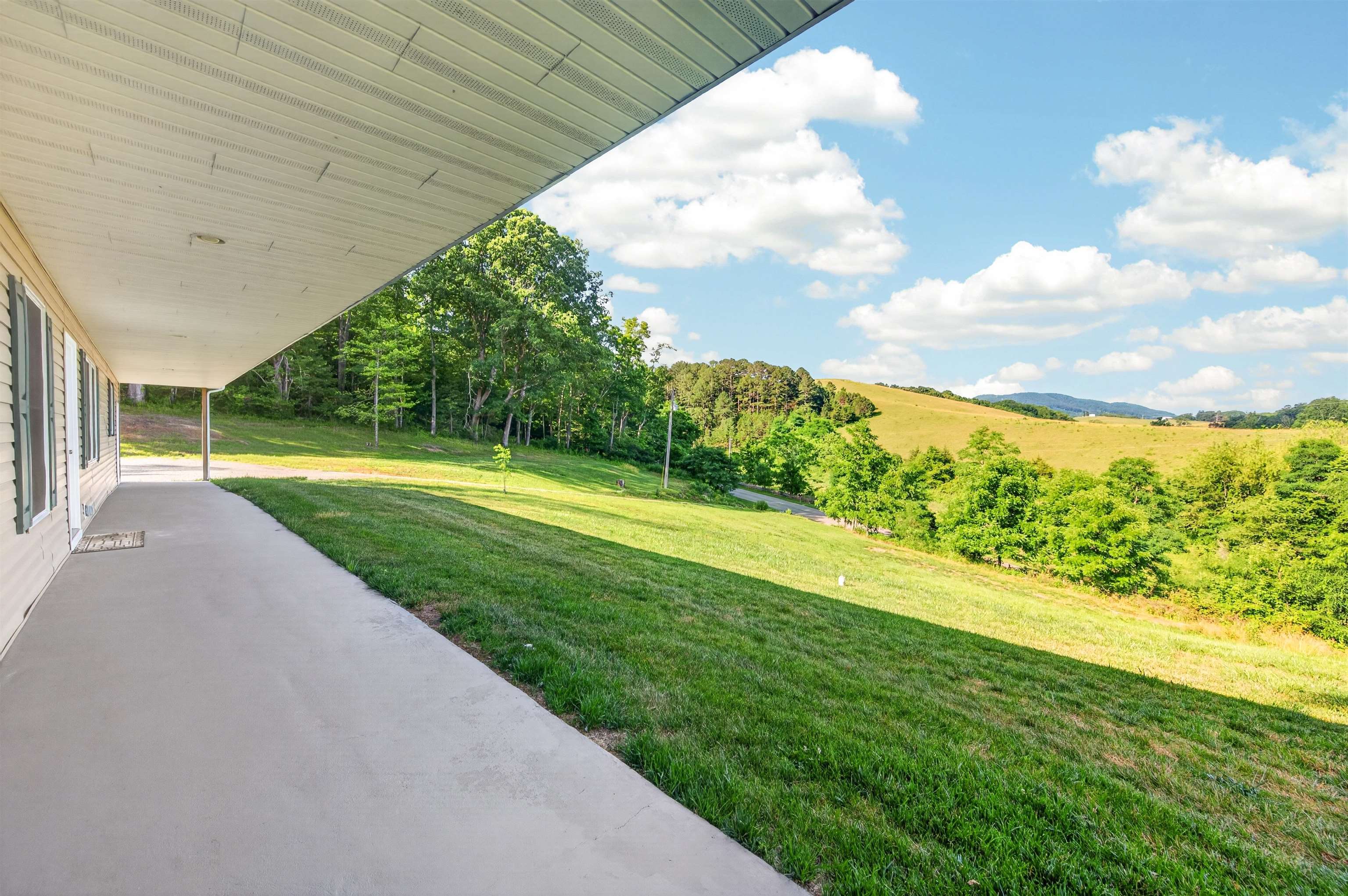 3554 Greenhouse Road Hiwassee VA 24347