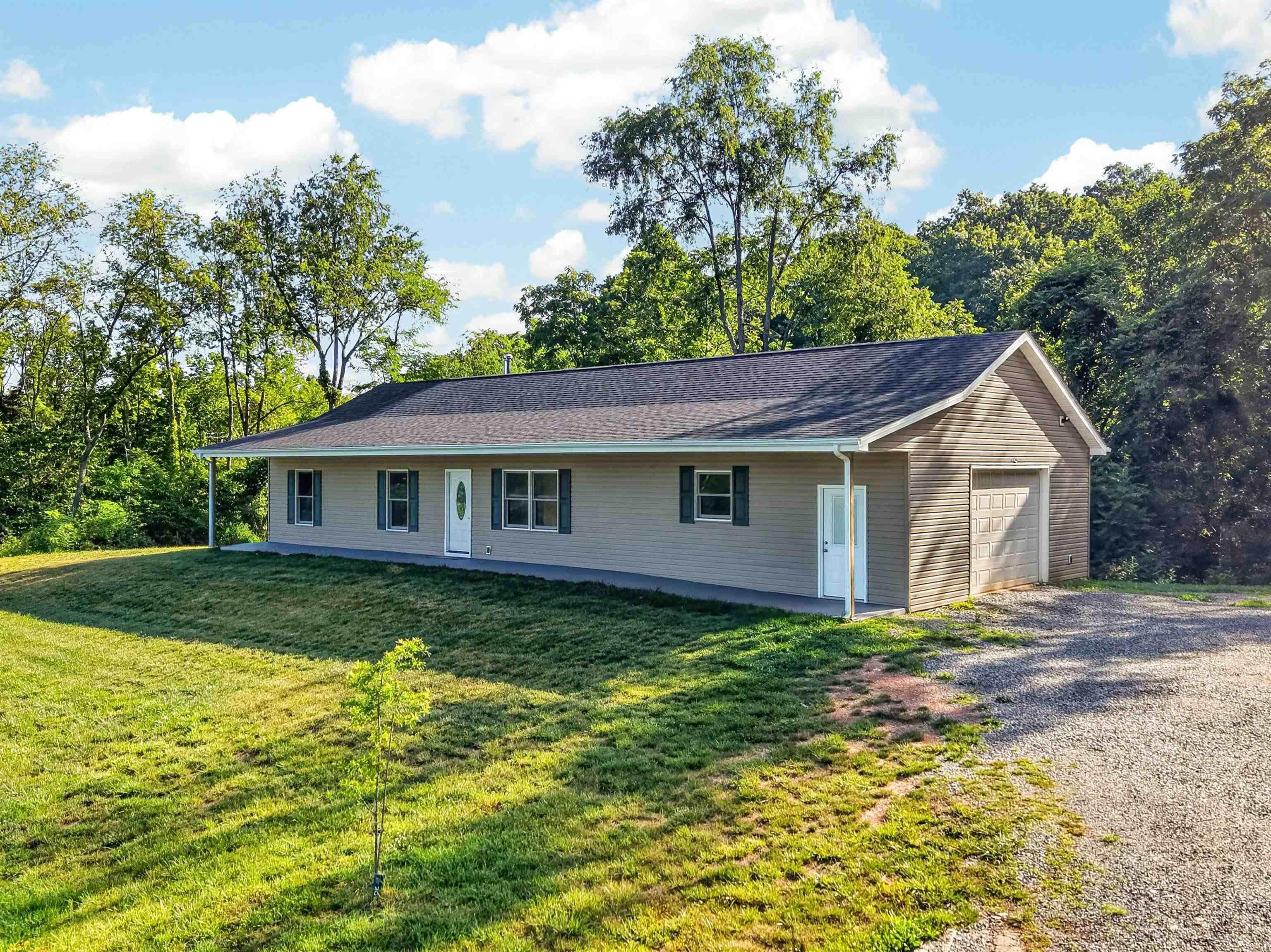 3554 Greenhouse Road Hiwassee VA 24347