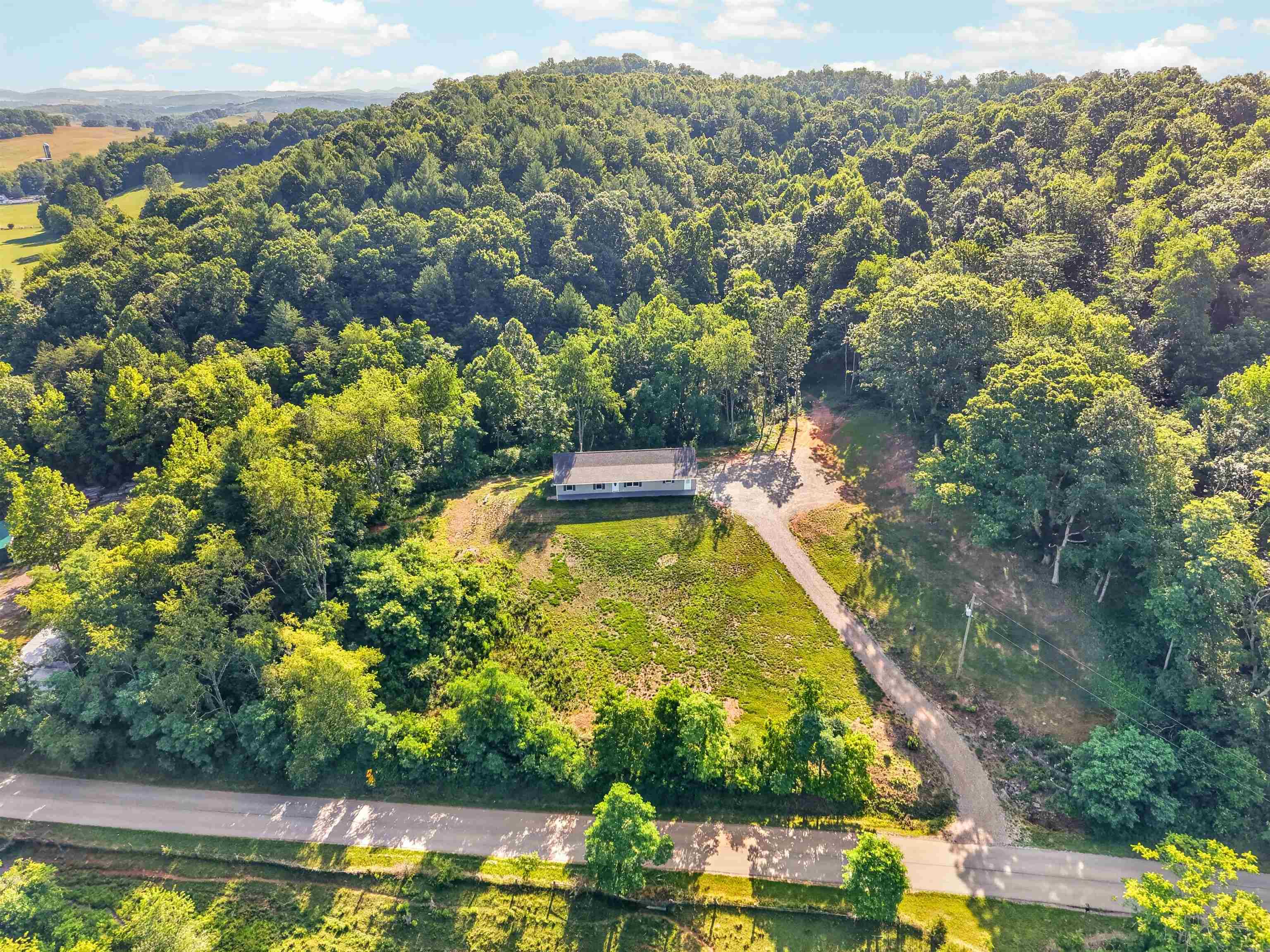 3554 Greenhouse Road Hiwassee VA 24347