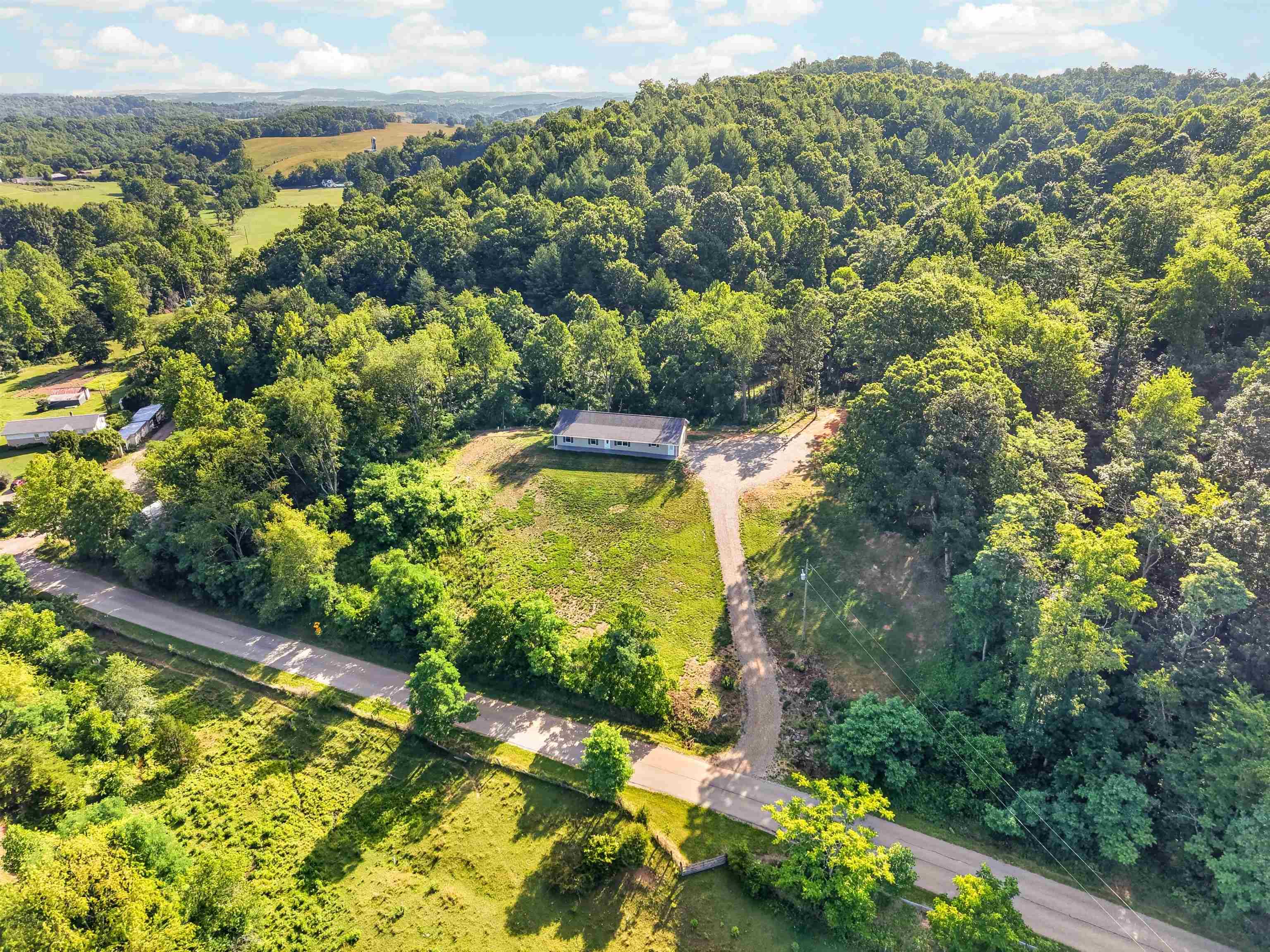 3554 Greenhouse Road Hiwassee VA 24347