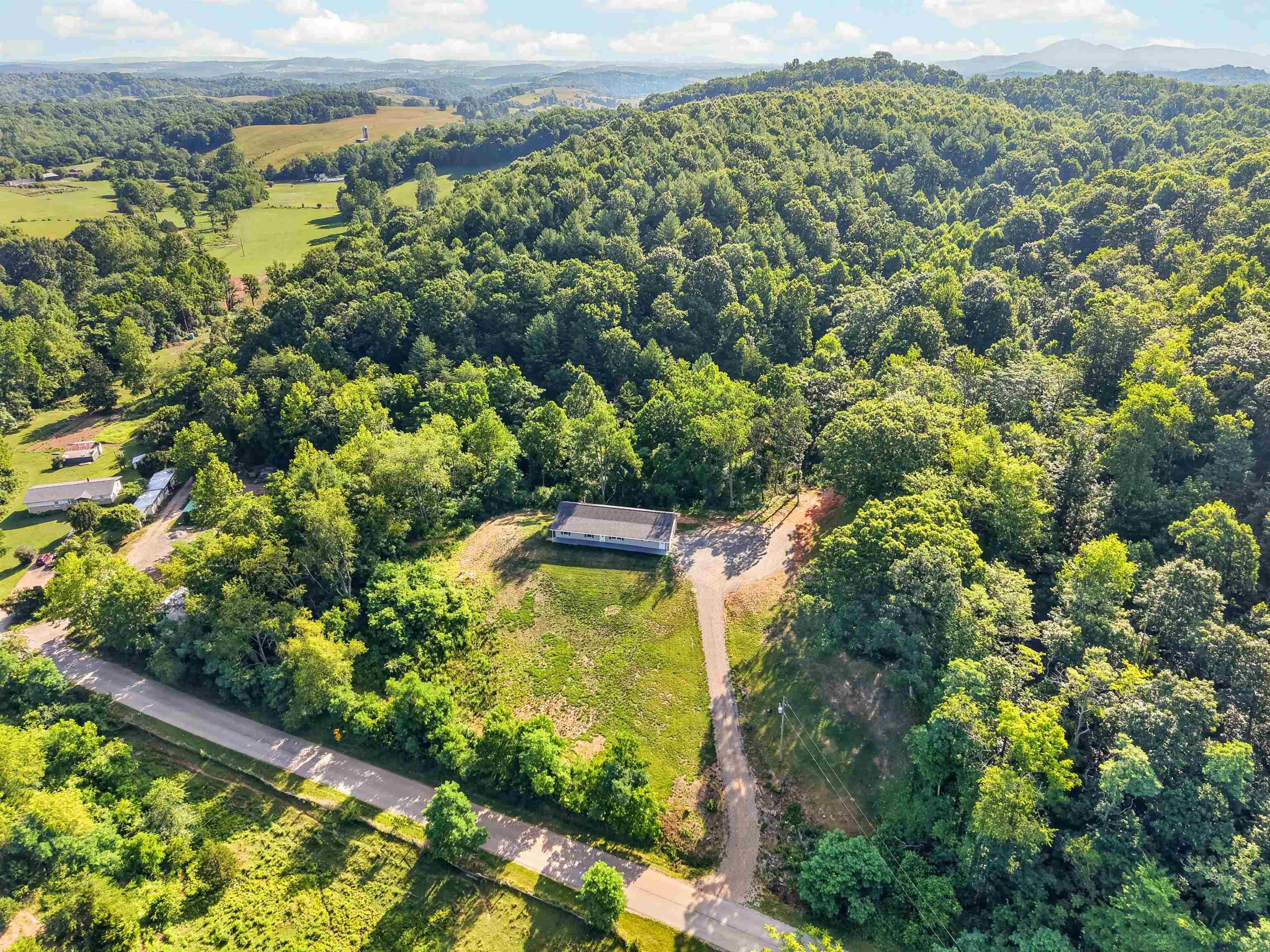 3554 Greenhouse Road Hiwassee VA 24347