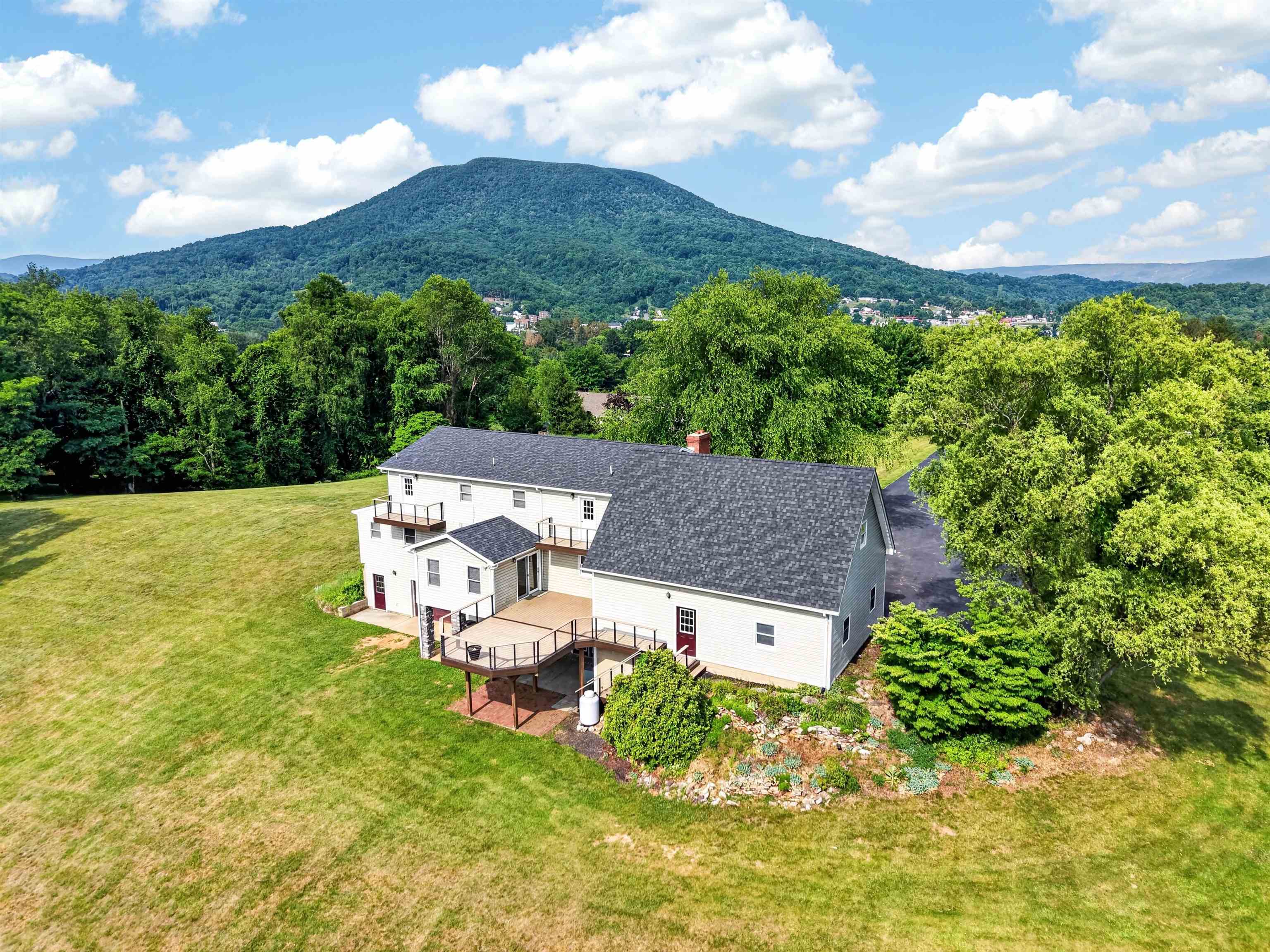 1210 Valley View Drive Pearisburg VA 24134