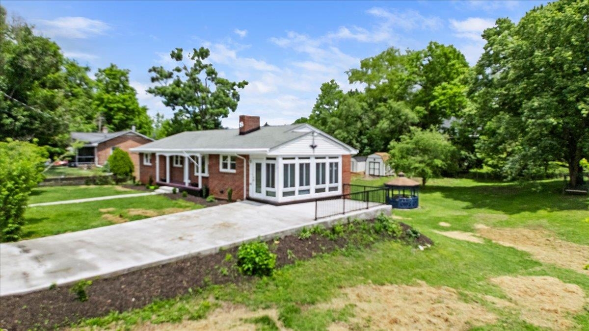 6016 Belspring Road Fairlawn VA 24141