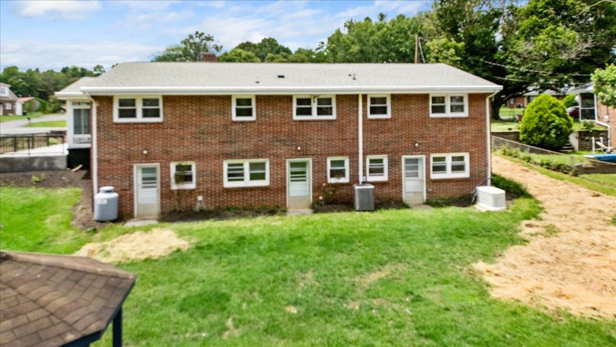 6016 Belspring Road Fairlawn VA 24141