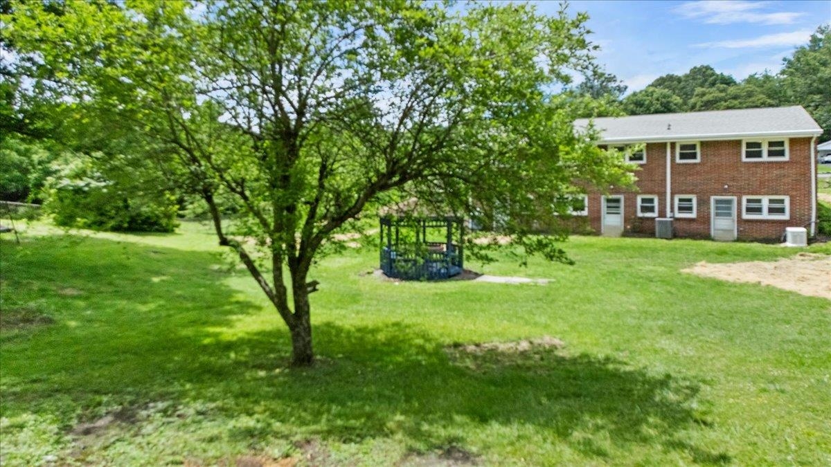 6016 Belspring Road Fairlawn VA 24141