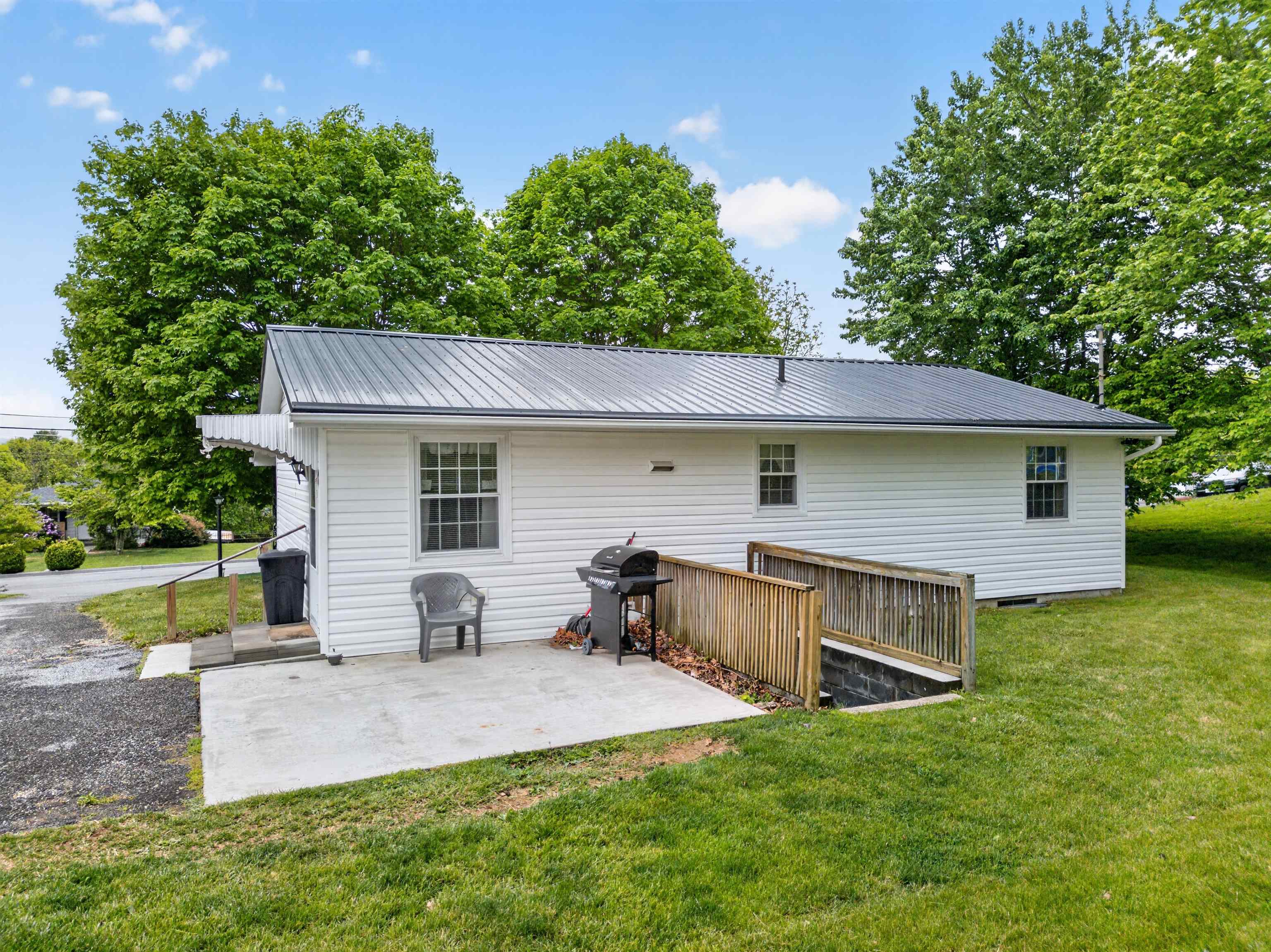 270 S. 14th Street Wytheville VA 24382